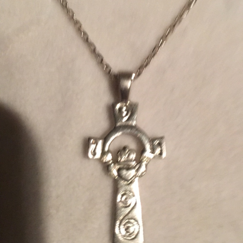 Cross Claddagh Newgrange sterling 925 Ireland